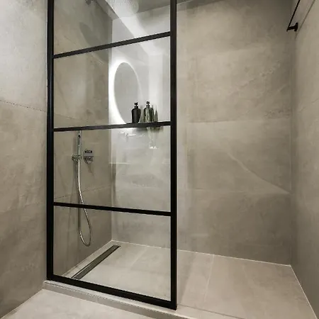 Luxury Downtown C1 *