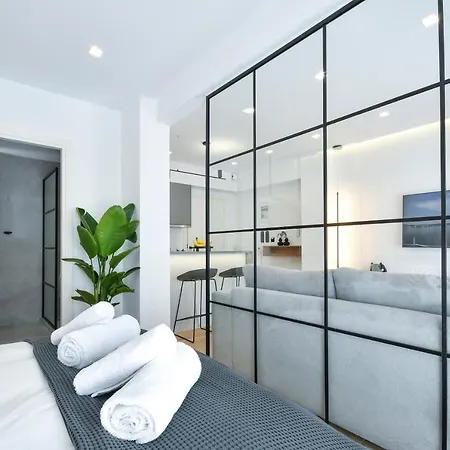 Luxury Downtown C1 *